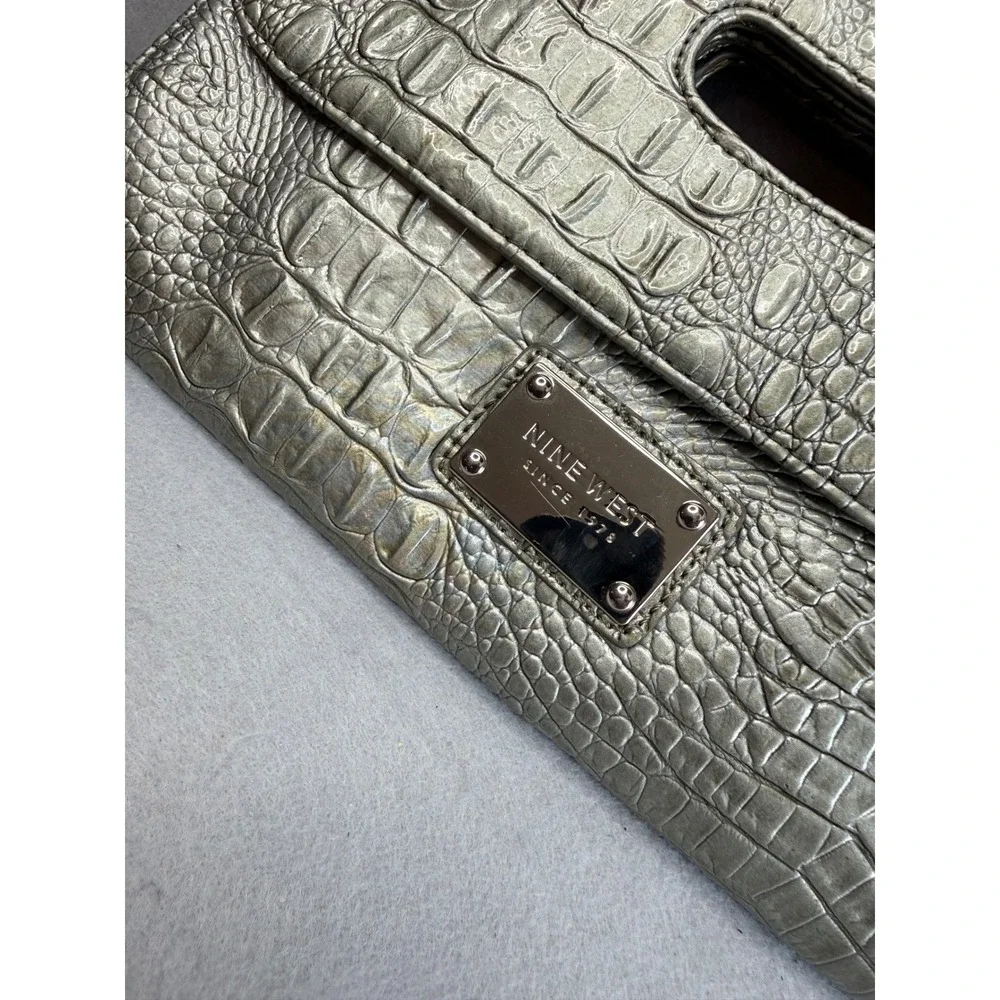 Nine West Metallic Pewter Silver Crocodile‎ Embossed Envelope Style Clutch Y2K